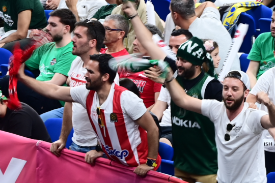 Στις κερκίδες του Uber Arena στον μικρό τελικό της Basket Euroleague